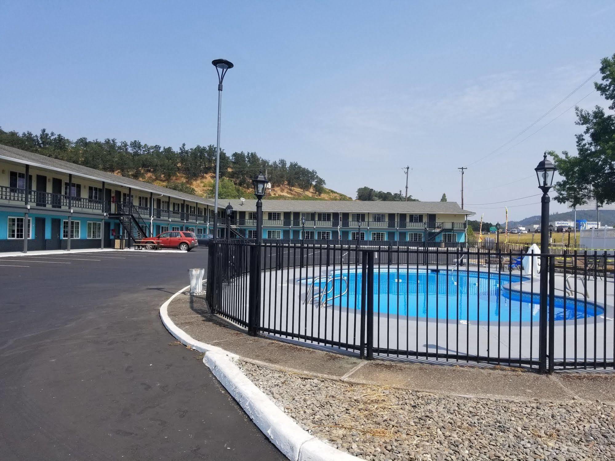 Rosewood Inn & Suites Roseburg Dış mekan fotoğraf