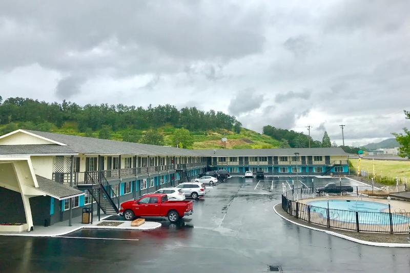 Rosewood Inn & Suites Roseburg Dış mekan fotoğraf